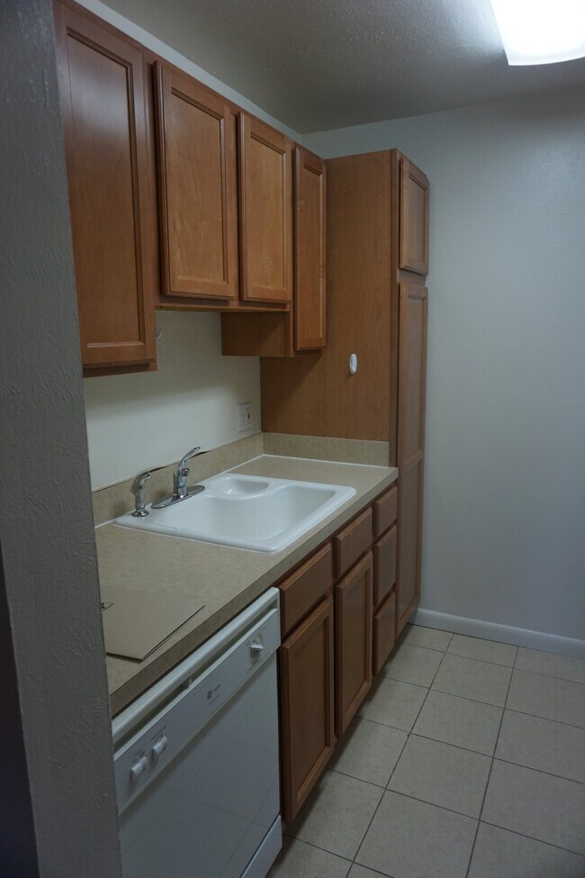 Building Photo - Condo Living in the Heart of Evergreen!