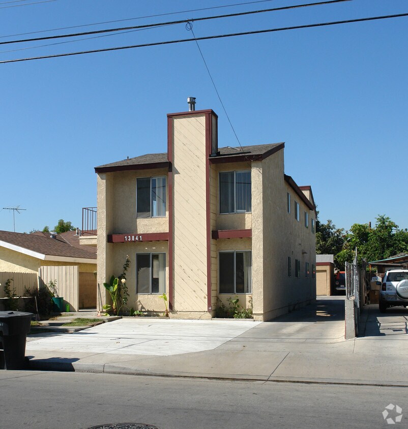 Primary Photo - 13841 La Pat Pl