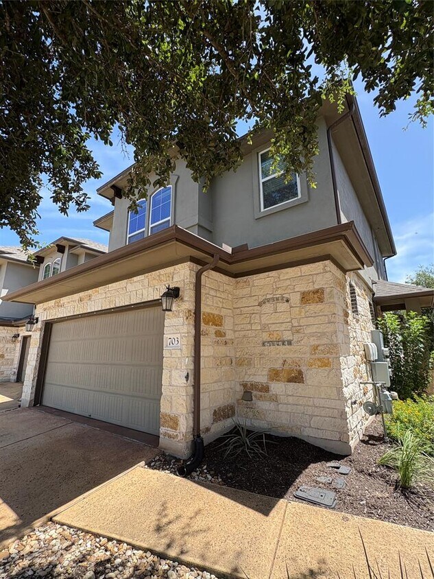 Building Photo - 13400 Briarwick Dr