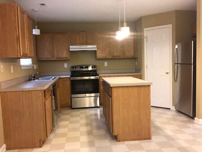 Foto del edificio - Beautiful 3 Bedrooms/2.5 Baths Townhome!! ...