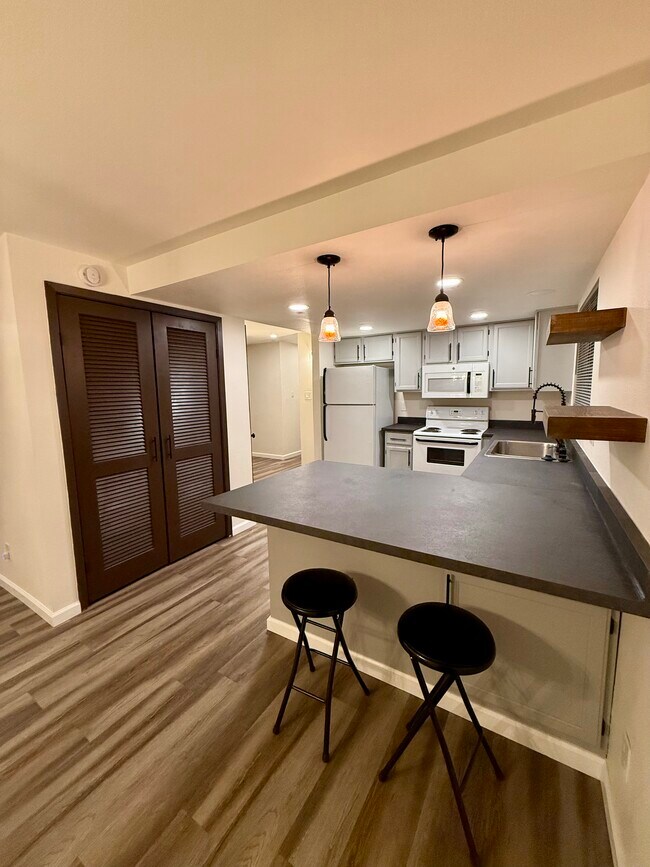 Foto del edificio - 1675 Kings Row