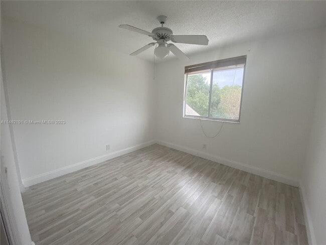 Building Photo - 654 Woodgate Cir