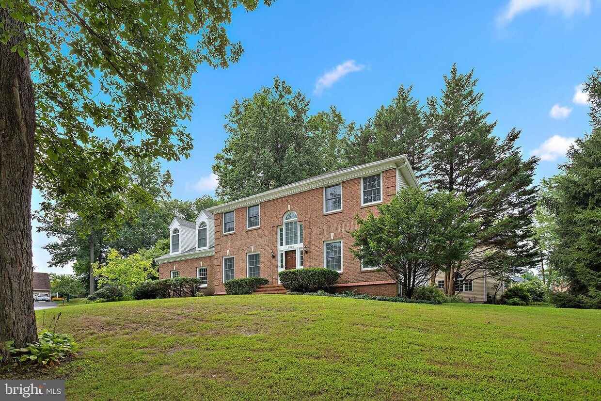 Primary Photo - 2900 Pine Needle Ct