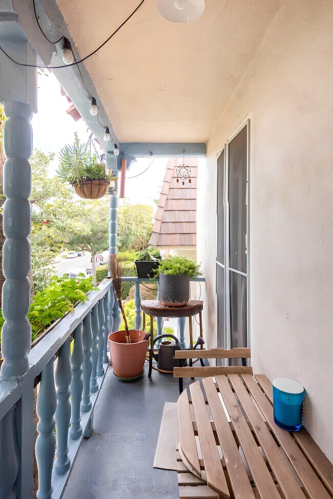 Foto del edificio - 241 S Doheny Dr