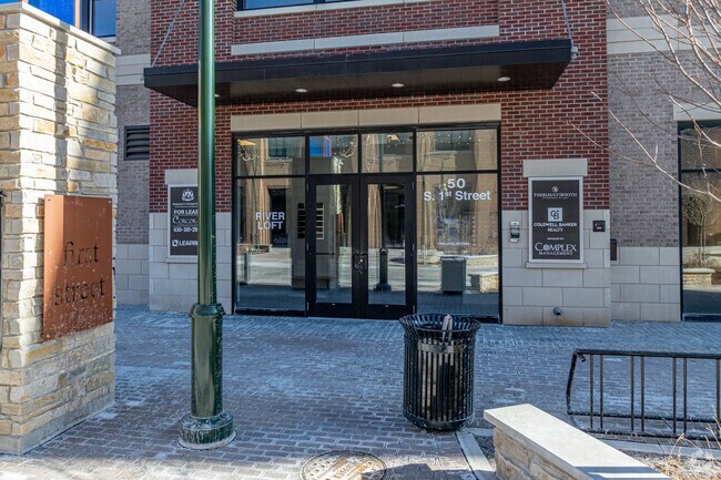 Entrada - River Lofts of St. Charles