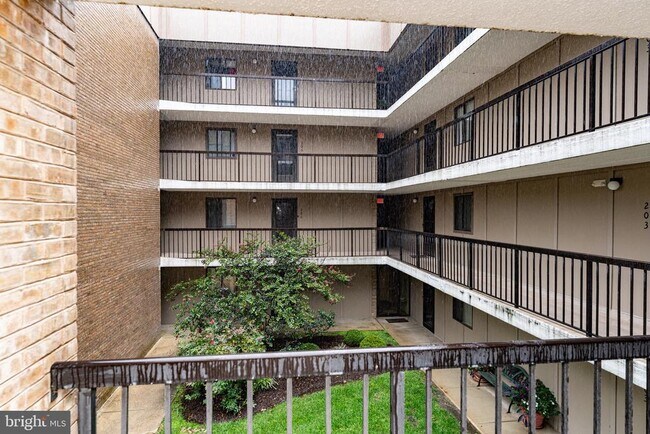 Building Photo - 227 Canal Park Dr