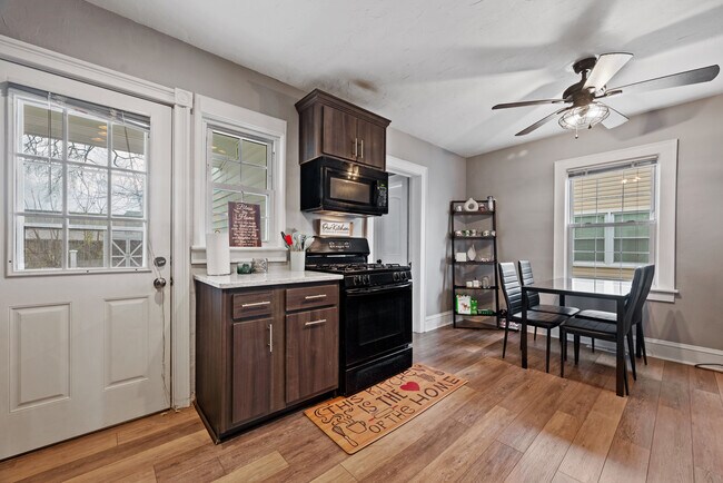 Building Photo - 1317 W Norcova Dr