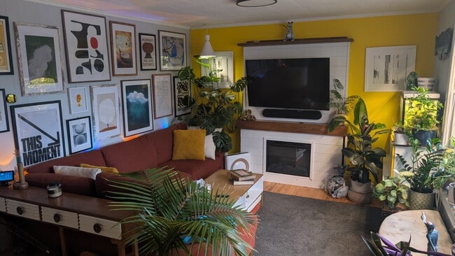 Building Photo - 5376 Houck Dr