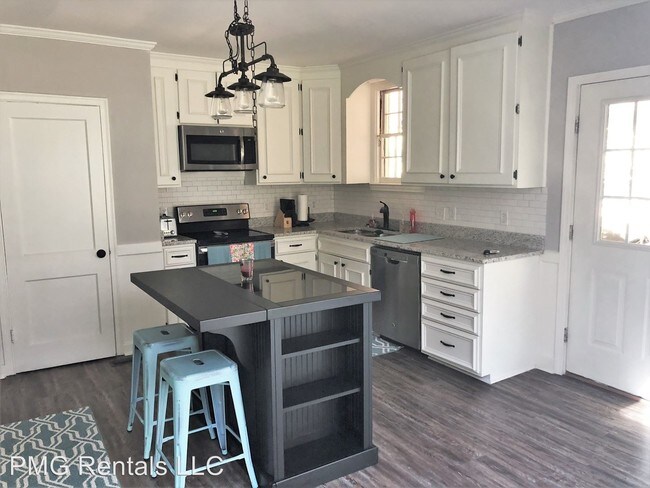 Building Photo - 4 br, 4 bath Room For Rent - 308 Park Avenue