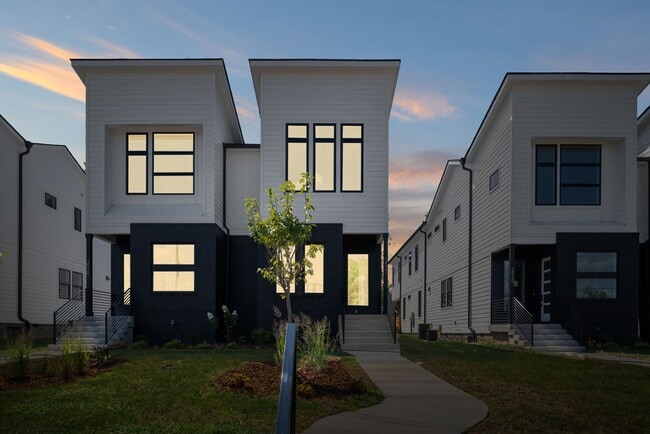 Building Photo - 2523 W Heiman St