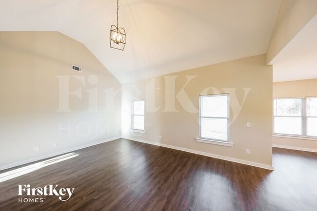 Building Photo - 170 Lakewood Ln