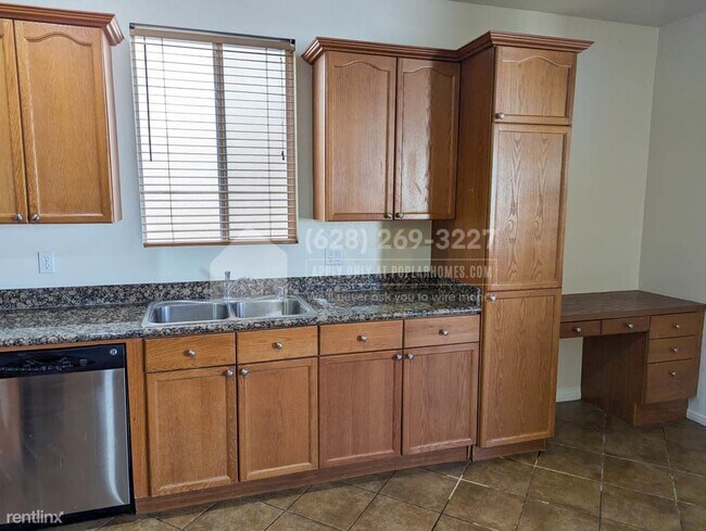 Foto del edificio - 3 br, 3 bath House - 6204 Sugartree Avenue -