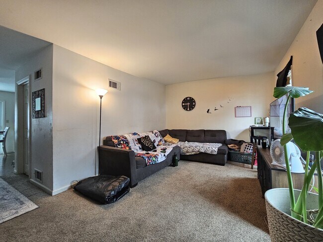 Foto del edificio - 70 Ironstone Dr