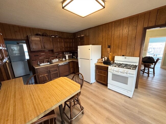 Foto del edificio - 262 Oak Hill Rd