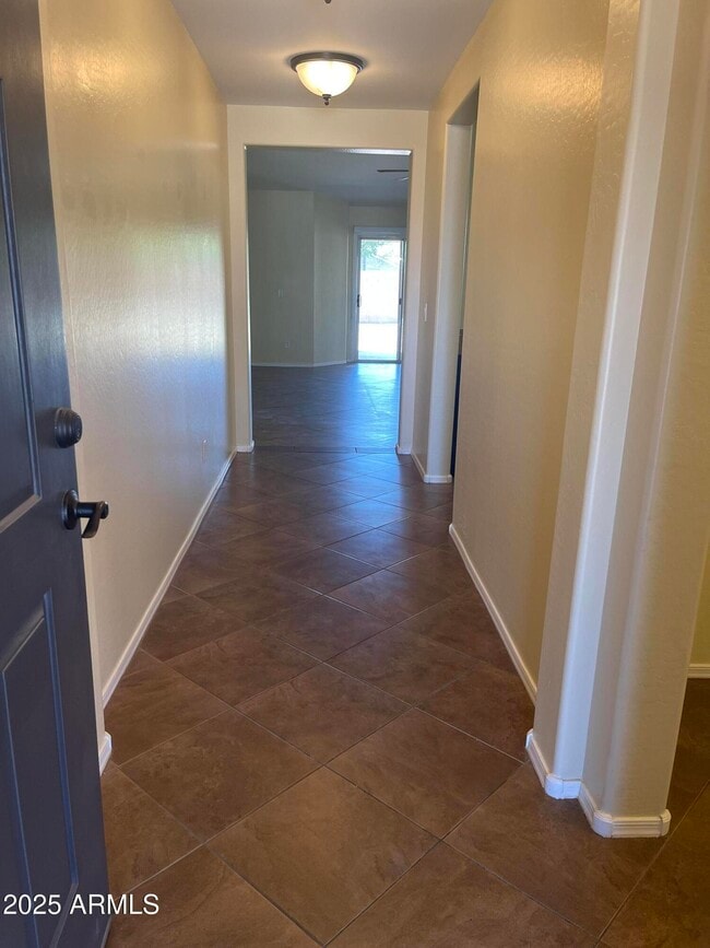 Building Photo - 1437 E Mayfield Dr