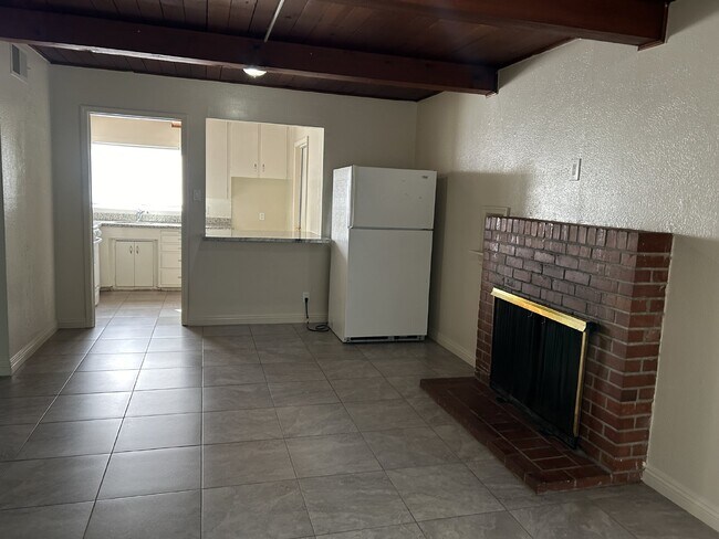 Building Photo - One bedroom duplex in central Merced