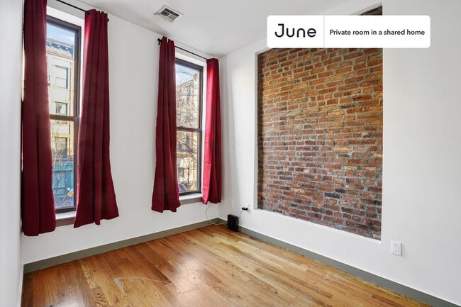 Foto del edificio - Room in Shared 4 bed/1.5 bath home