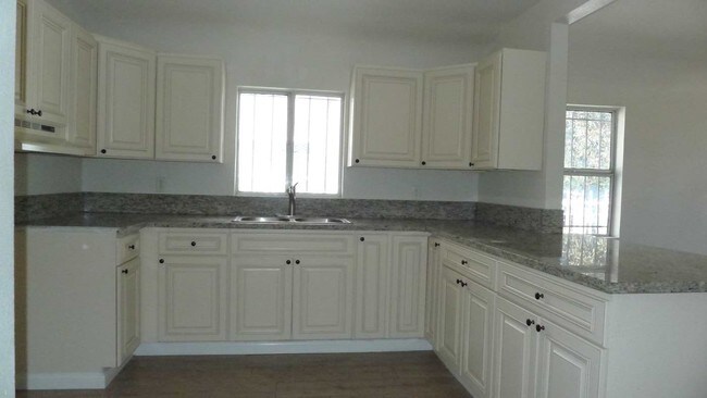 Building Photo - 331 W 58th St