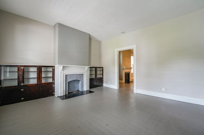 Building Photo - Updated Historical duplex!!