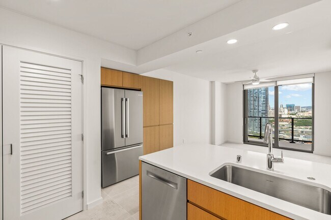 Building Photo - Sky Ala Moana/1BR, 1BA, PKG, AC, W/D, Reso...