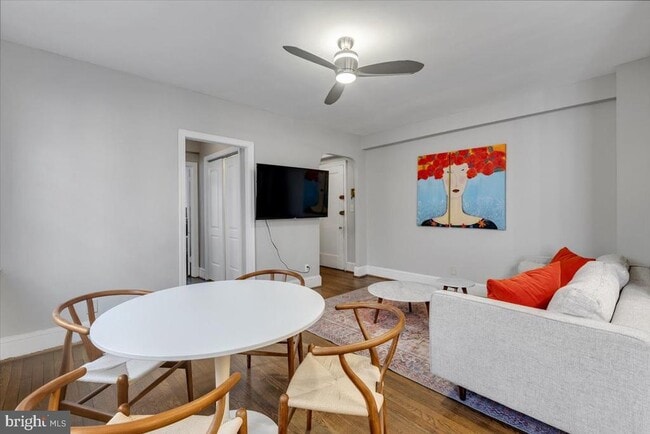 Foto del edificio - 1301 Longfellow St NW