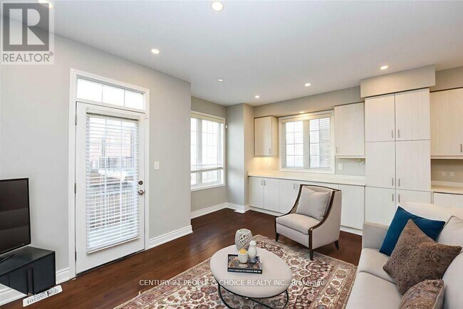 Photo du bâtiment - 249 Hinton Ter