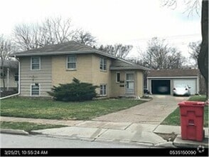 Building Photo - 2117 Barr Dr