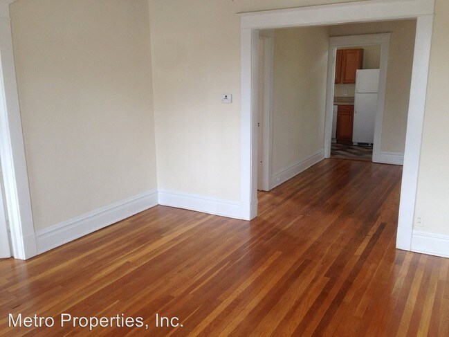 Building Photo - 10 S Dooley Ave