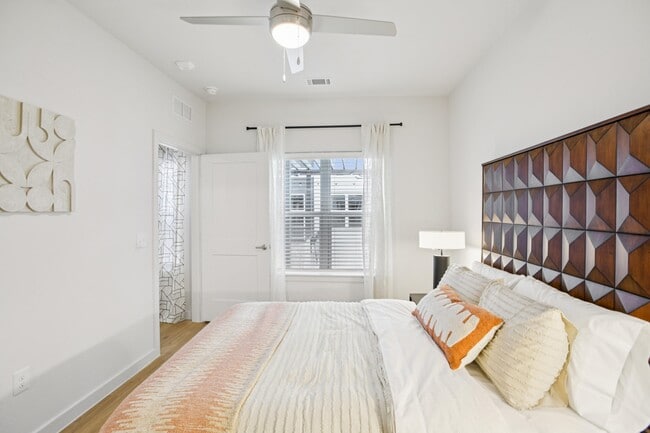 Building Photo - Matador