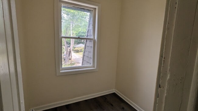 Building Photo - 1221 6th St