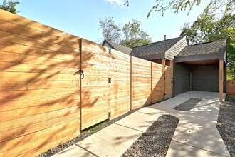 Building Photo - 503 Thelma Dr