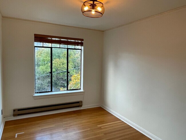 Foto del edificio - Vintage Eastlake Condo
