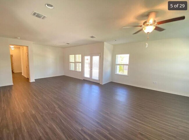 Foto del edificio - 9315 Looksee Ln