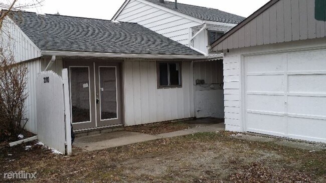 Building Photo - 3 br, 1.5 bath House - 2100 LARKMOOR ST