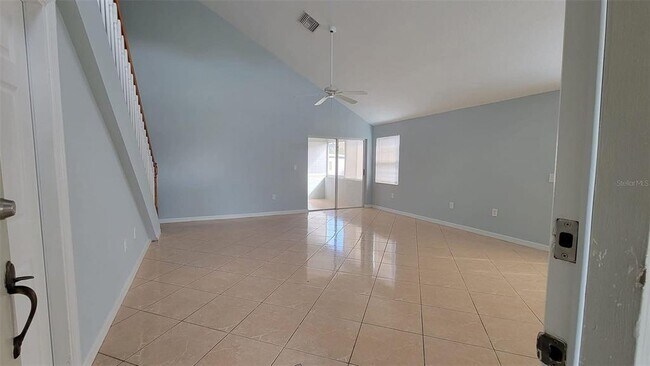 Foto del edificio - 2467 Quail Run Blvd N