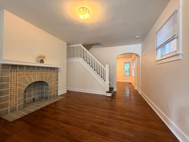 Building Photo - 607 1/2 Klemont Ave