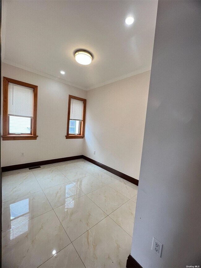 Foto del edificio - 196-32 45th Ave