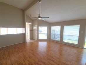 Building Photo - 11130 Thunderhaven Dr