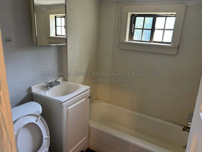 Foto del edificio - 821 Williams St