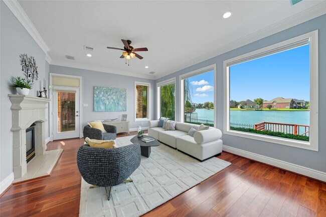 Foto del edificio - 5934 Stratford Gardens Dr