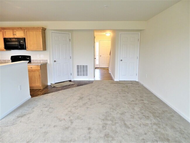 Building Photo - 6 Granite Dr
