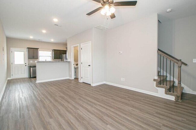 Building Photo - 1115-E1 Hillwood Dr
