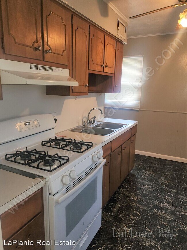 Building Photo - 3 br, 1 bath House - 408 Branbury Rd.