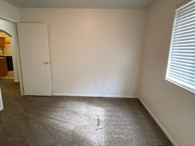 Foto del edificio - 2 bedroom 2 bath with a 1 car garage