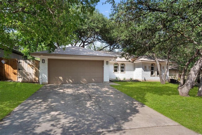 Building Photo - 902 Acorn Oaks Dr