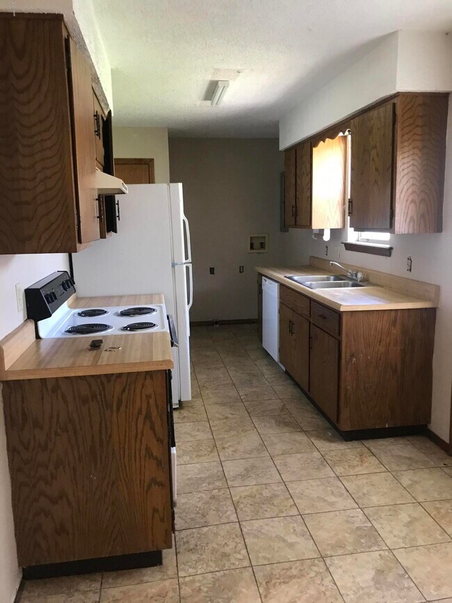Building Photo - 8432 S Shadow Ln
