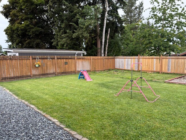 Building Photo - Desirable 3 bedroom/2 bath rambler located in Marysville