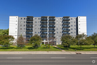 Building Photo - 1301 Dundas St W