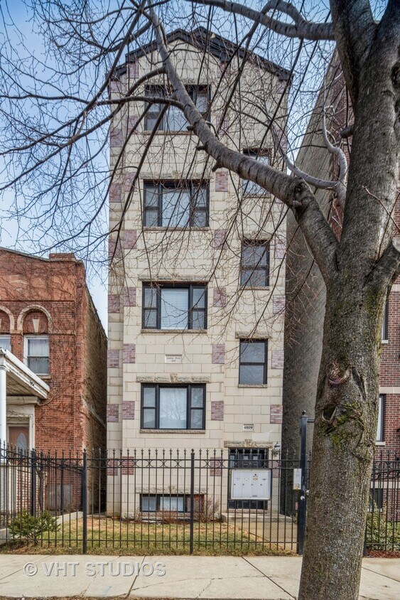 Primary Photo - 4809 S Champlain Ave