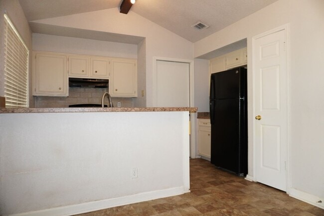 Building Photo - 2007 Hickory Hill Dr